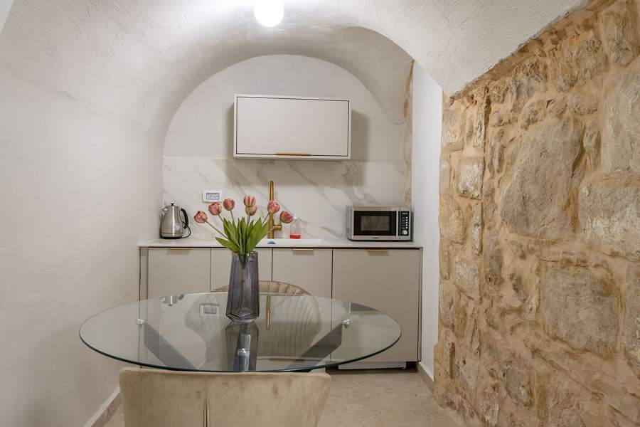 Kitchenette nook with round table